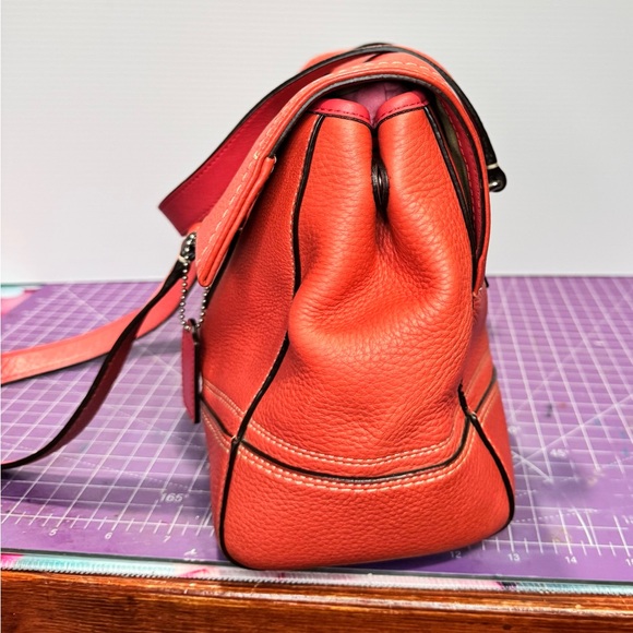 Coach Hampton in coral pebbled leather - Picture 3 of 11